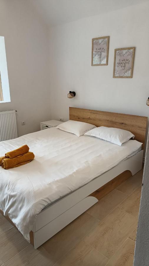 Apartament Casa Colt De Rai Ogradina Zewnętrze zdjęcie